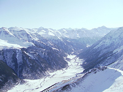 Марухская долина под хребтом Морг-Сырты